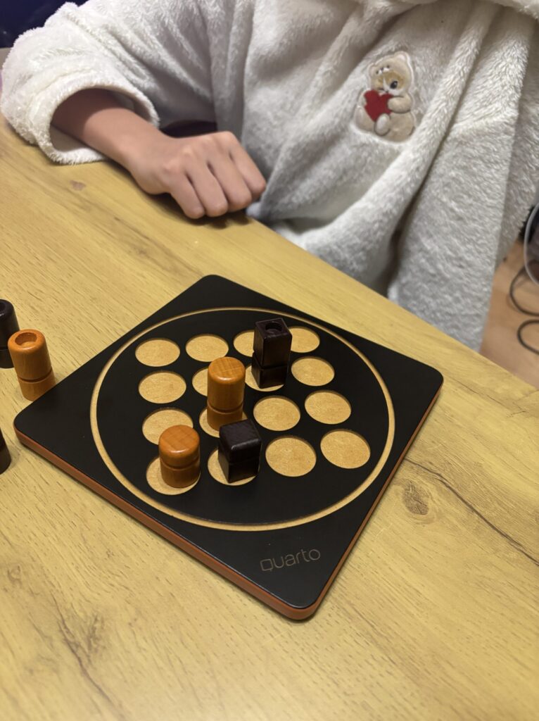 クアルト　子どもと実際に遊んでいる場面